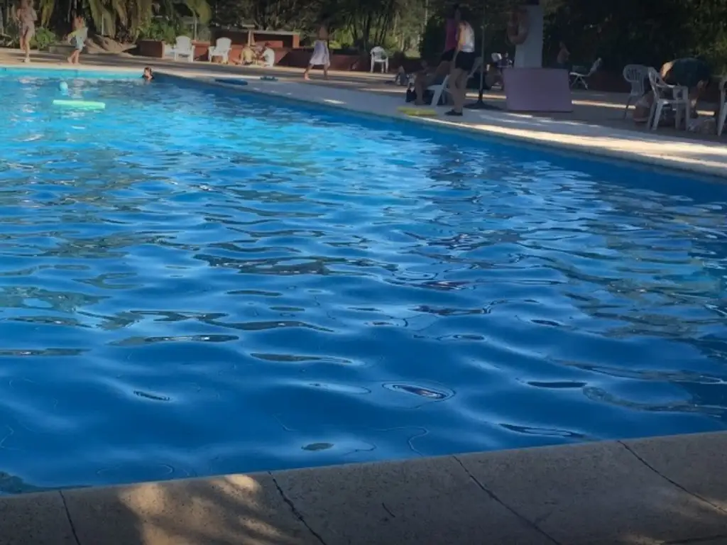 Áreas comunes piscina, club-house, juegos en Echeverria del Lago