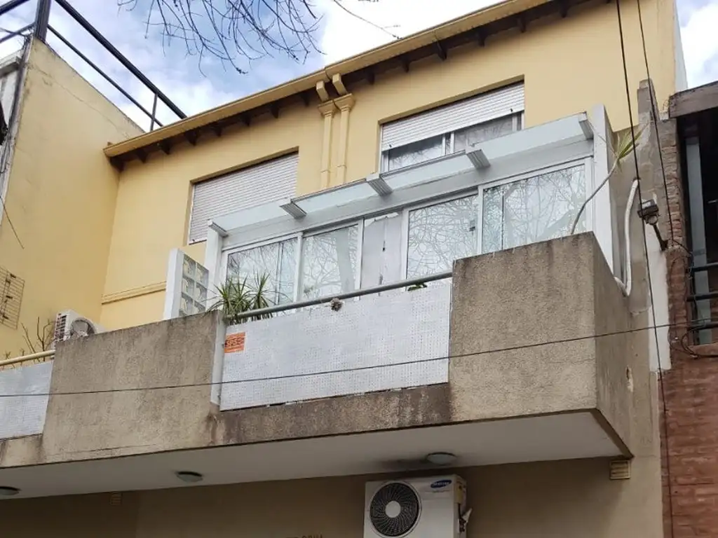 VENTA DEPARTAMENTO DE 2 AMBIENTES EN 2 PLANTAS TIPO PH AL FRENTE CON BALCON  VILLA DEVOTO.