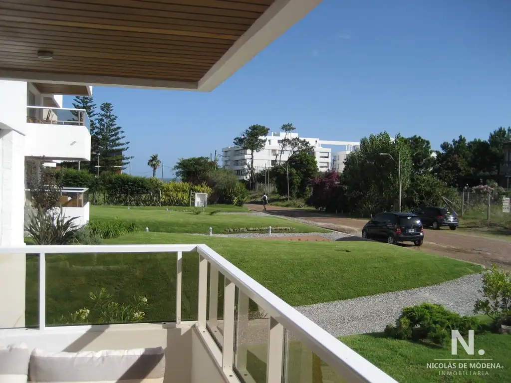 En venta impecable apartamento en Planta Baja, en Rincon del Indio, Punta del Este de 2 dormitorios