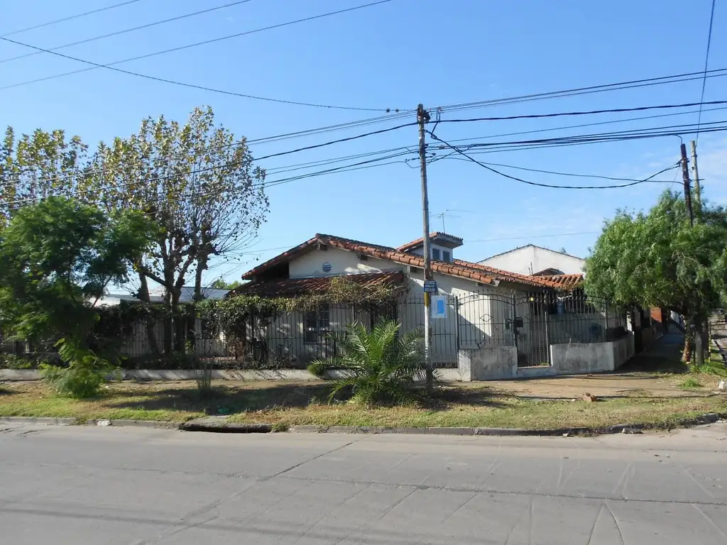 CASA EN VENTA : 4 AMBIENTES : ITUZAINGO : BARRIO AERONAUTICO