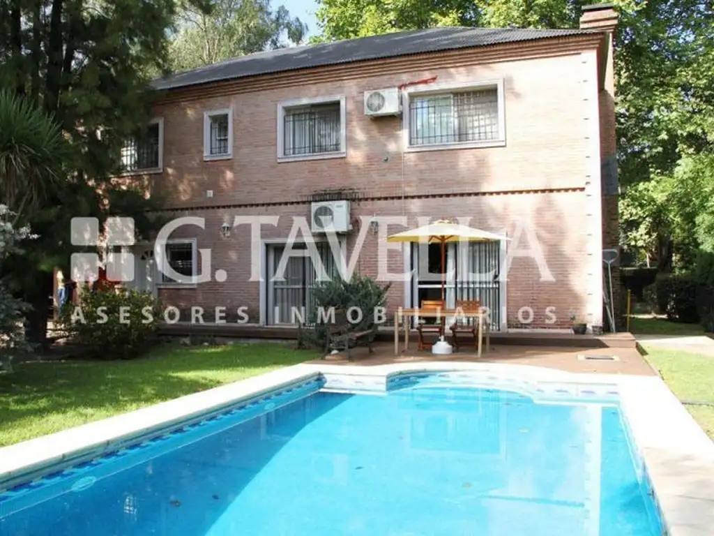 Venta de casa 5 Amb. parque, pileta, Parque Leloir.