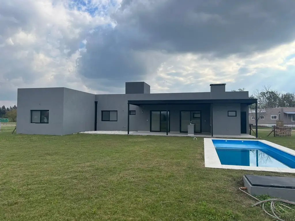 HERMOSA CASA ESTRENAR CLUB DE CAMPO LA ASUNCIÓN