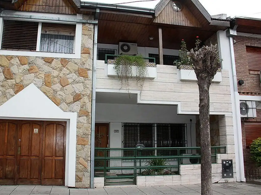 CASA EN VENTA 4 AMB. EXCELENTE ESTADO.