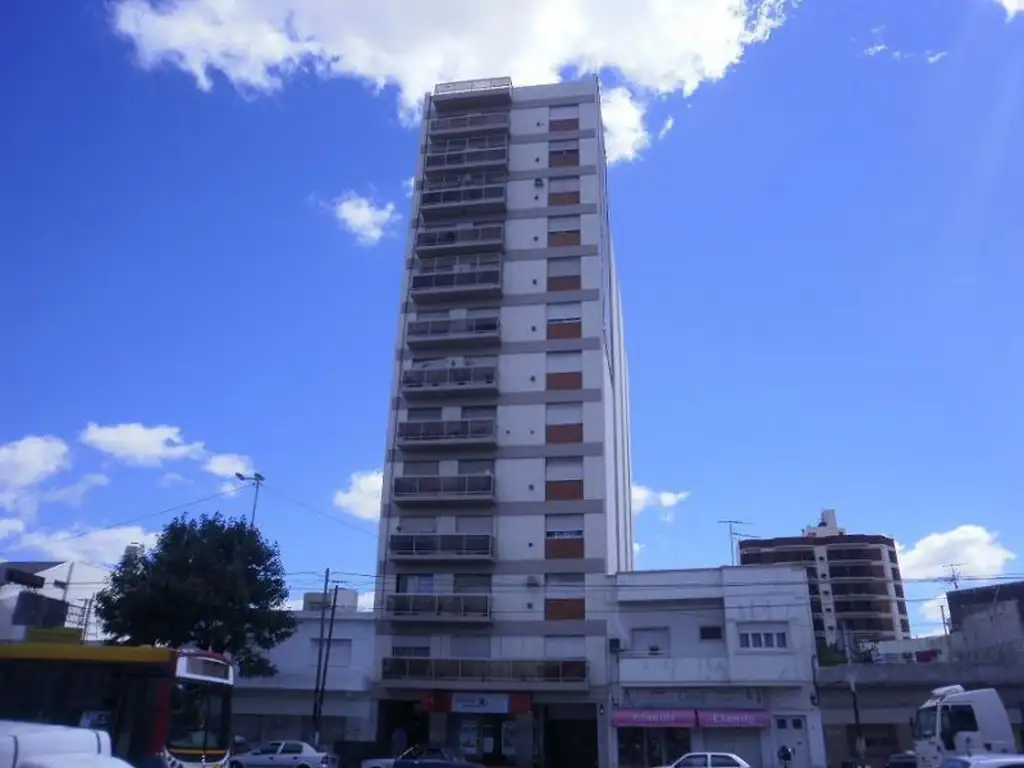 Departamento de 4 ambientes en Lanús