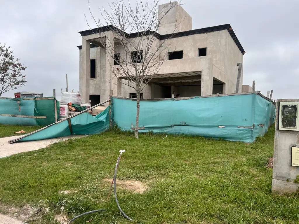 CASA 5 AMBIENTES EN CONSTRUCCION A LA LAGUNA SAN LUCAS CANNING