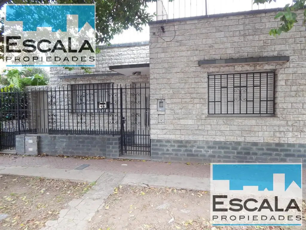 CASA DE DOS DORM, PATIO Y TERRAZA EN VENTA