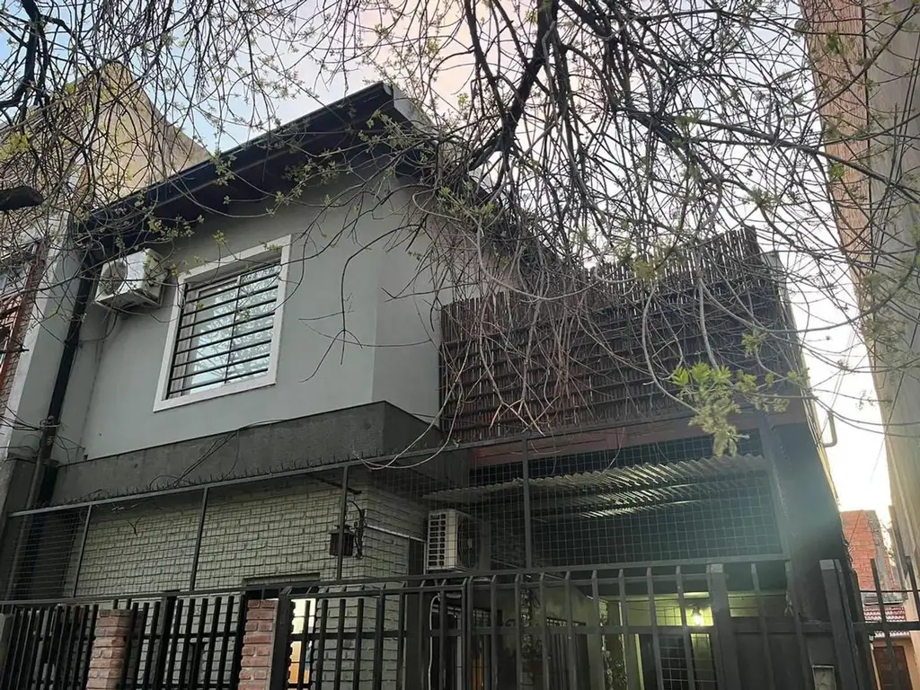 HERMOSO E IMPECABLE PH CON PATIO Y TERRAZA PROPIA