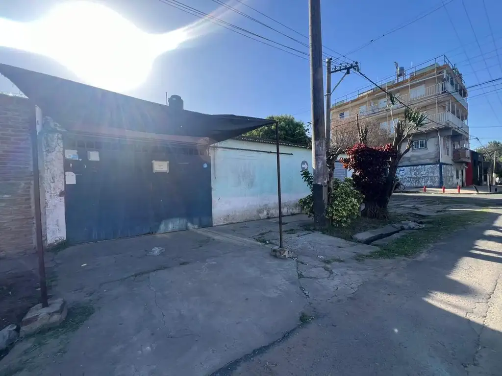 VENTA CASA DOS DORMITORIOS  BARRIO TIRO SUIZO.