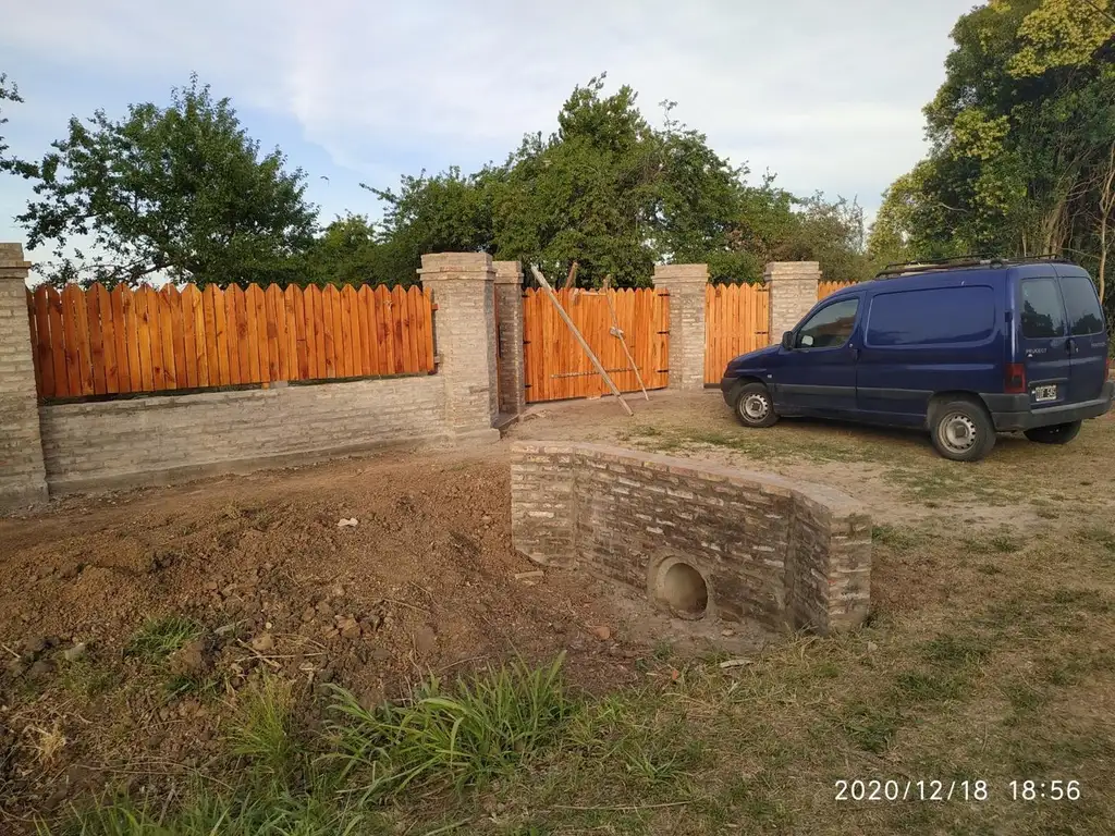 VENTA DE TERRENO CON CABAÑA A TERMINAR EN MERCEDES