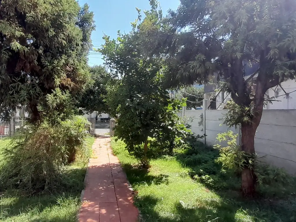 Casa en Lote 300m2 + Monoambiente VENTA San Justo