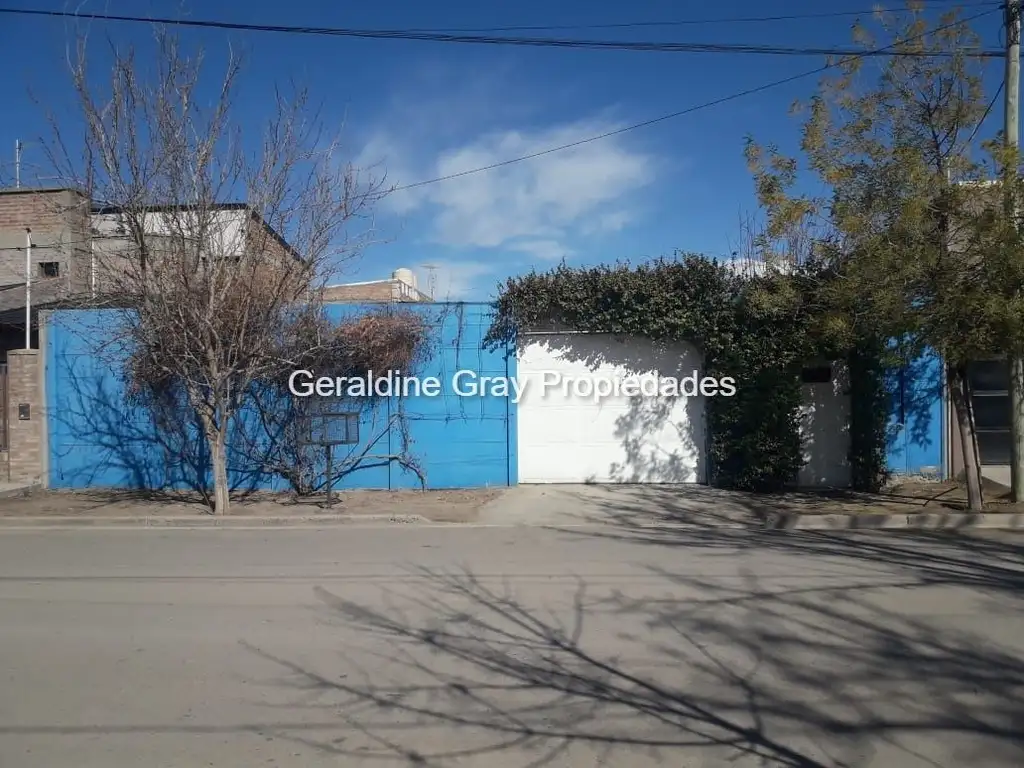 Casa en venta de 5 dormitorios c/ cochera en General Fernández Oro