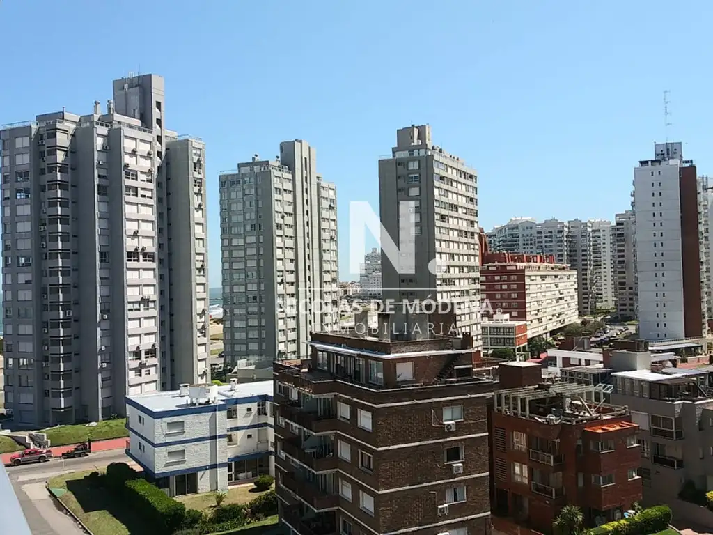 Apartamento 2 dormitorios a pasos de la playa en venta Punta del Este!