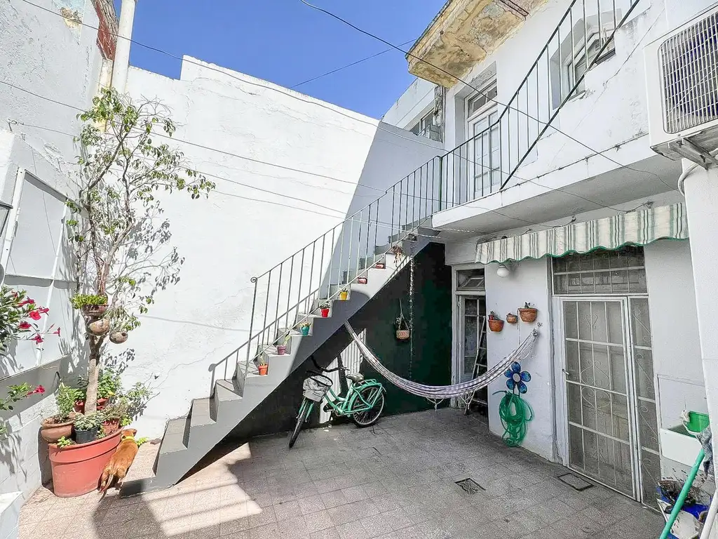 Casa en  Venta en Republica de la Sexta, Rosario dos Dormitorios más comodín