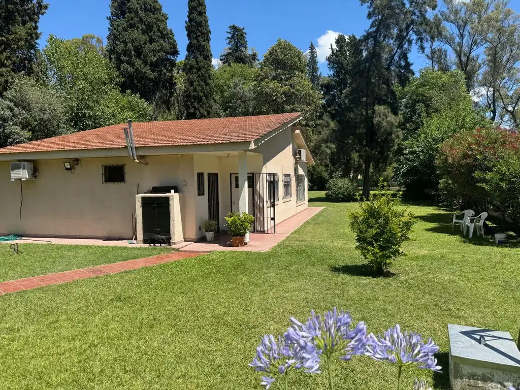 Venta, Casa con parque, pileta, quincho, P. Leloir Ituzaingo