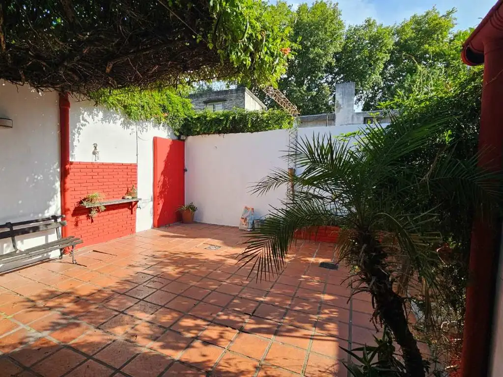 CASA VENTA 3 DORMITORIOS CON COCHERA EN ECHESORTU