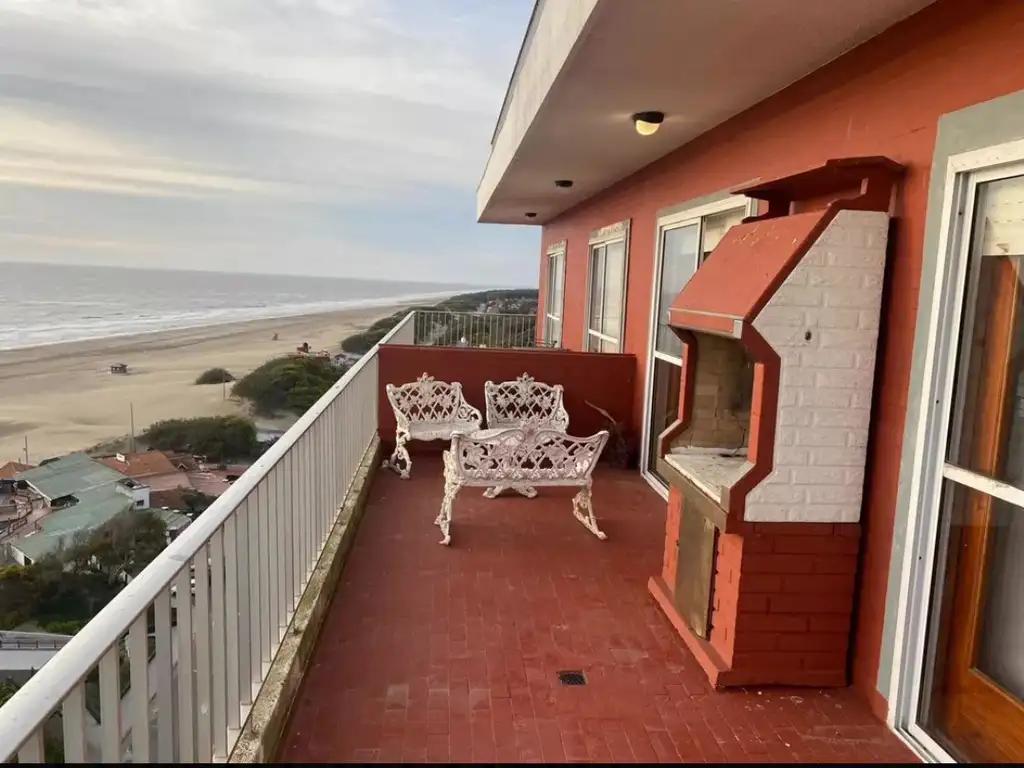 EN VENTA DEPARTAMENTO CON MARAVILLOSA VISTA DIRECTA FRENTE AL MAR - ÚNICO POR SU ESTADO Y UBICACIÓN.