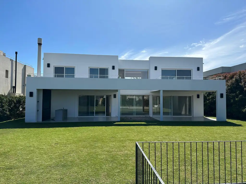 Casa en Venta y Alquiler en El Golf, Nordelta