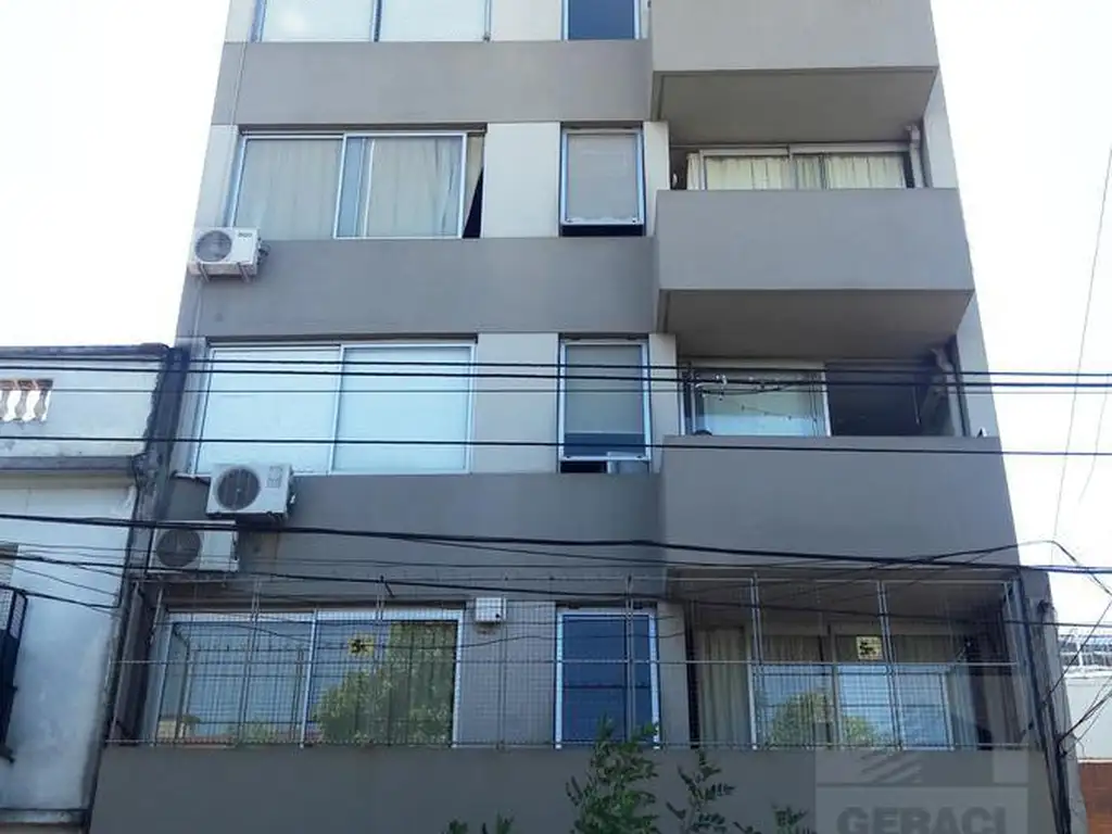 Luminoso depto de 2 ambientes al frente con balcón - Boedo