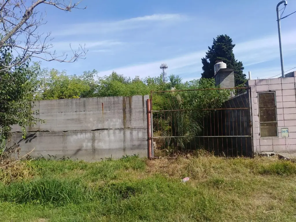 LOTE con mejoras en Echeverría 109 Matheu