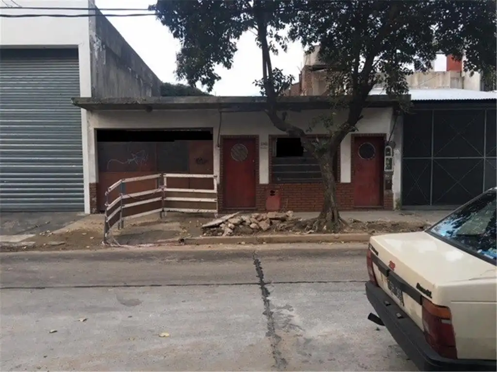 VENTA DE LOTE CON MEJORAS ZONA INDUSTRIAL DOMINANTE