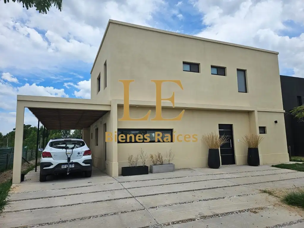 VENTA CASA CON PILETA , ACACIAS , PUERTOS