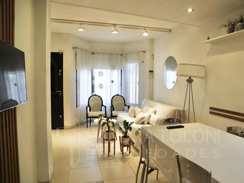 VENTA DUPLEX 4 AMB. C/PISCINA, JARDÍN EN CENTRO DE ADROGUÉ