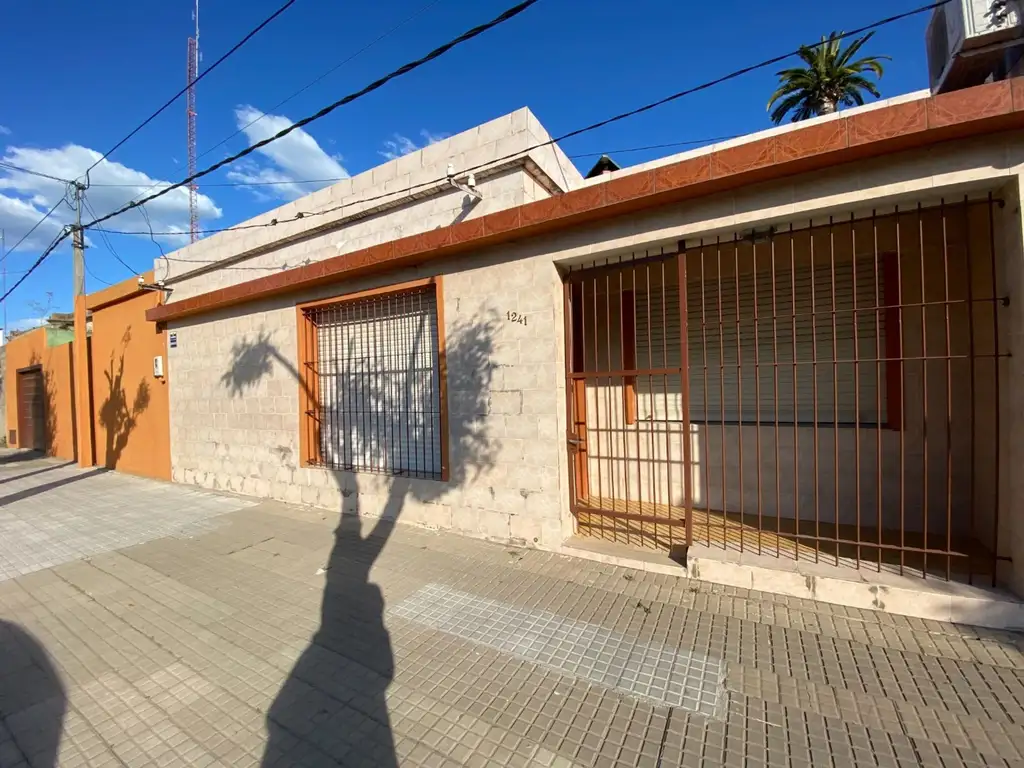 Venta Casa 2 dor, 2 baños, Garaje - Dolores