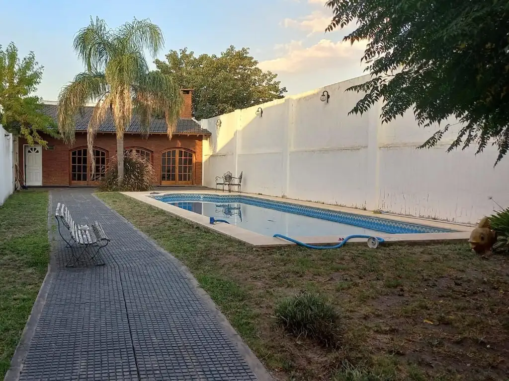 EN VENTA MERLO CASA CON LOCALES QUINCHO Y PILETA PERMUTA