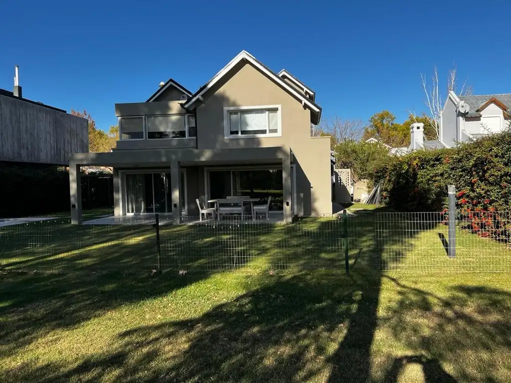 Vendo Casa en Rincon Club de Campo - Neuquén