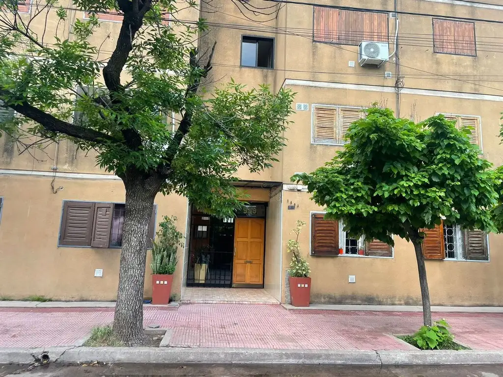 VENTA DEPTO 2 DORM. COCHERA BARRIO LOS PLATANOS