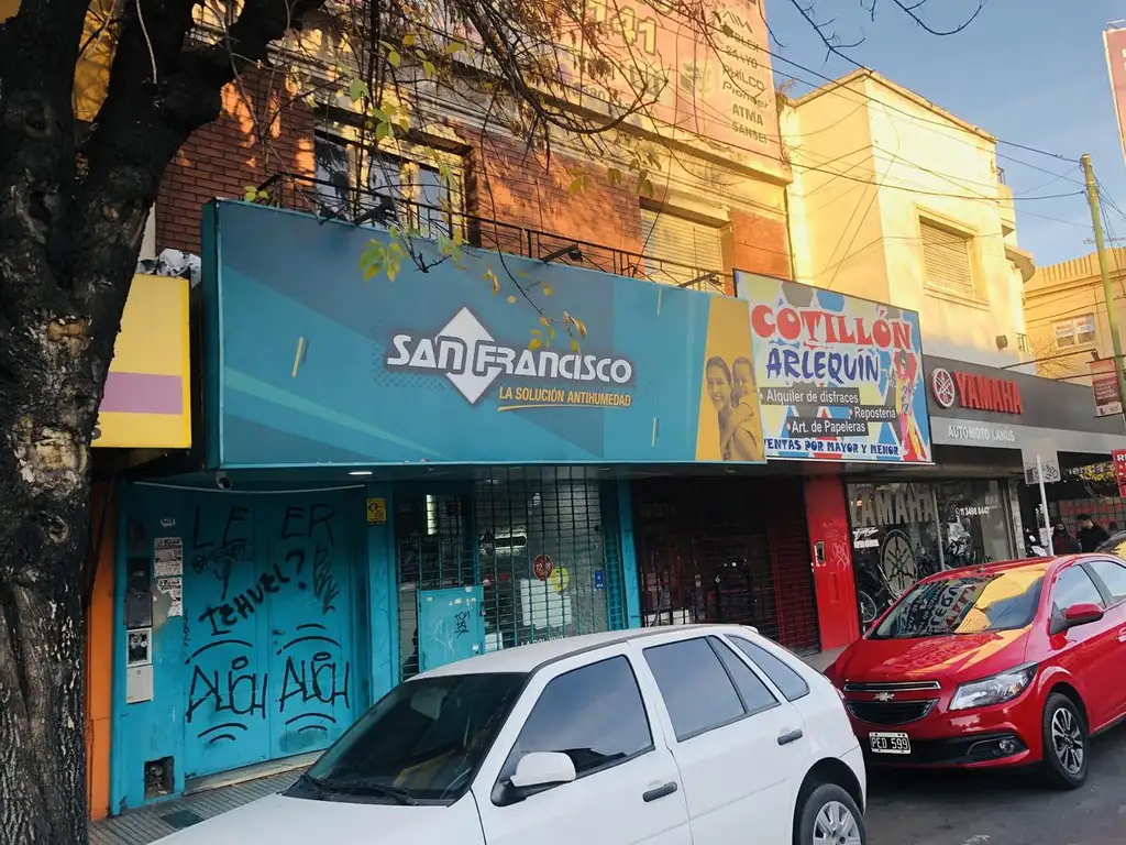 Venta Local 6,60 x 13,85 sobre Av. Hipolito Yrigoyen al 4300 Lanús Oeste centro.