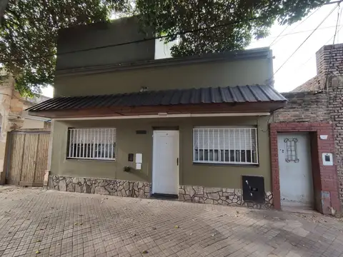 Casa en venta - 2 Dormitorios - Barrio Refineria