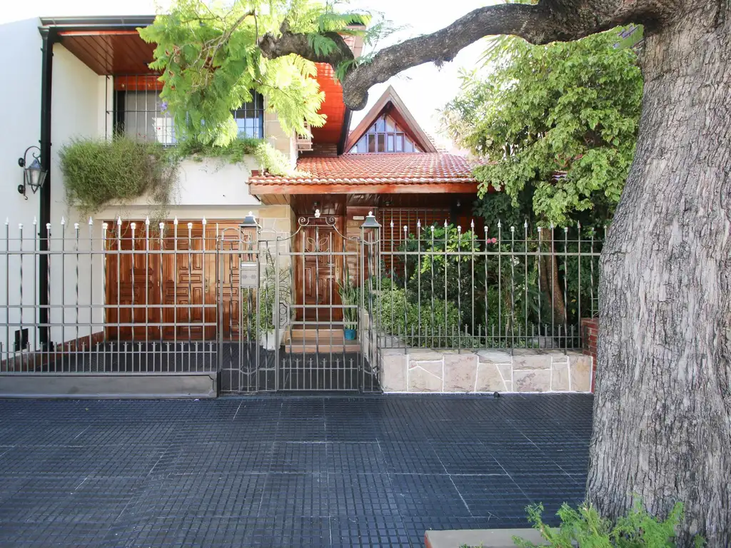 CASA EN VENTA 4 AMB-C/COCHERA- PIÑEYRO-AVELLANEDA