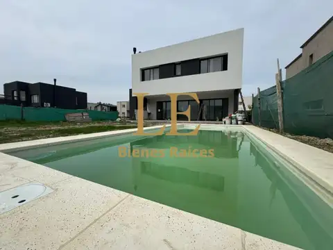 VENTA CASA EN VILA MARINA