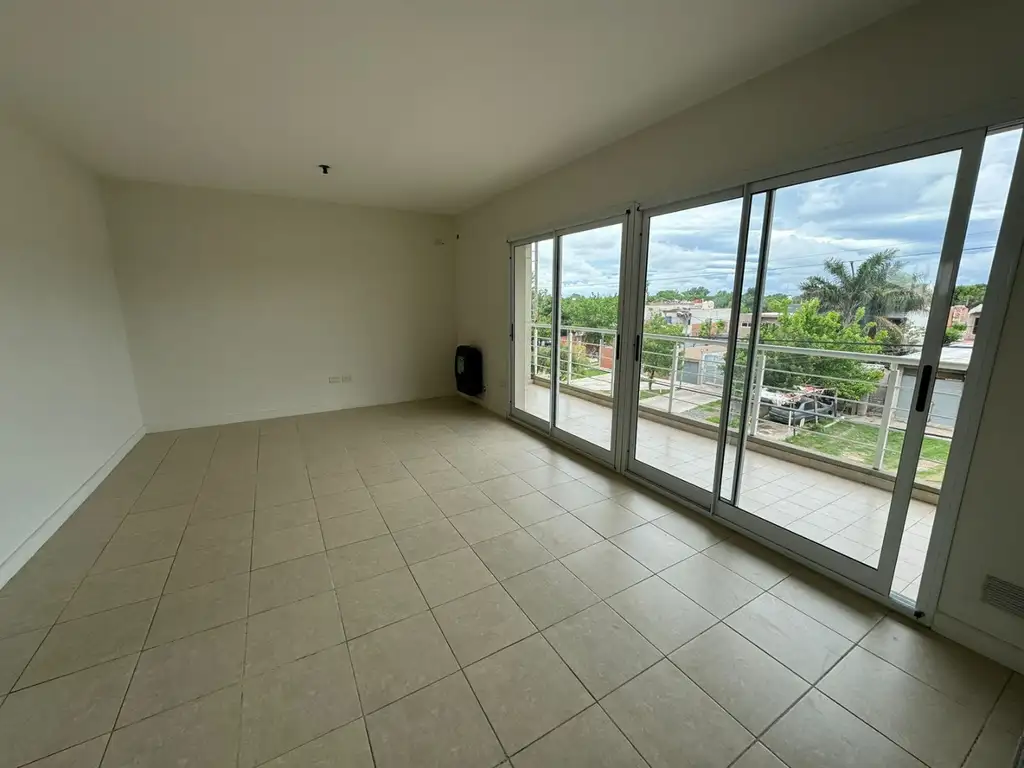 MUY LINDO DEPARTAMENTO 2 AMBIENTES CON BALCON AL FTE. Y ESPACIO COCHERA   EN VENTA   CIUDAD EVITA