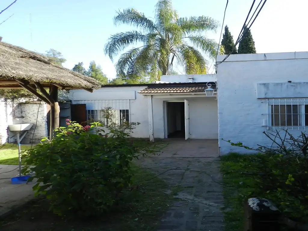 Dos Casas en un mismo Lote - Acceso a Pilar.