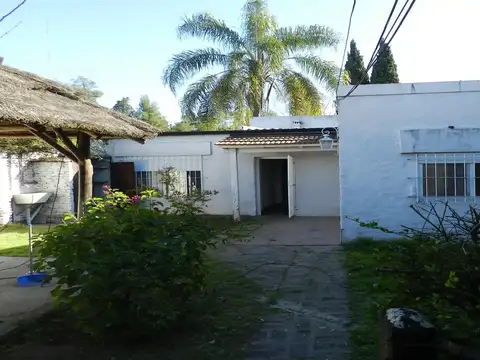 Dos Casas en un mismo Lote - Acceso a Pilar.