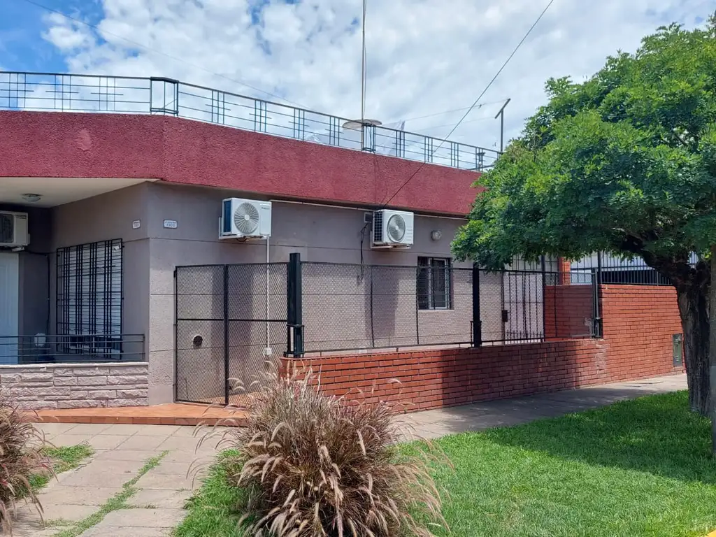 CASA AMERICANA A LA VENTA EN ITUZAINGO NORTE