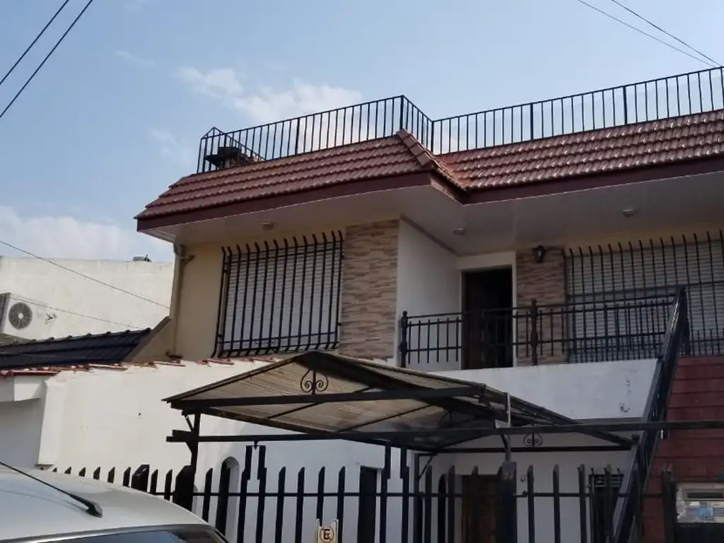 EN VENTA EN EL PALOMAR TIPO CASA PLANTA ALTA DE 3 AMBIENTES CON COCHERA PROPIA - FICHA 7741