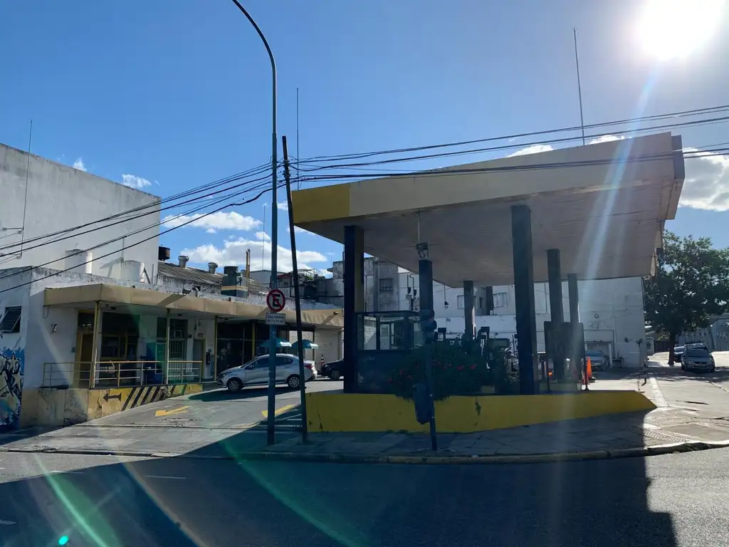 VENTA ESTACIÓN DE SERVICIO EN BARRACAS FUNCIONANDO A PLENO