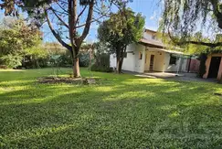 Casa - Villa Santos Tesei - 2 Dormitorios - Escritorio - Patio - Parque - Cocheras -