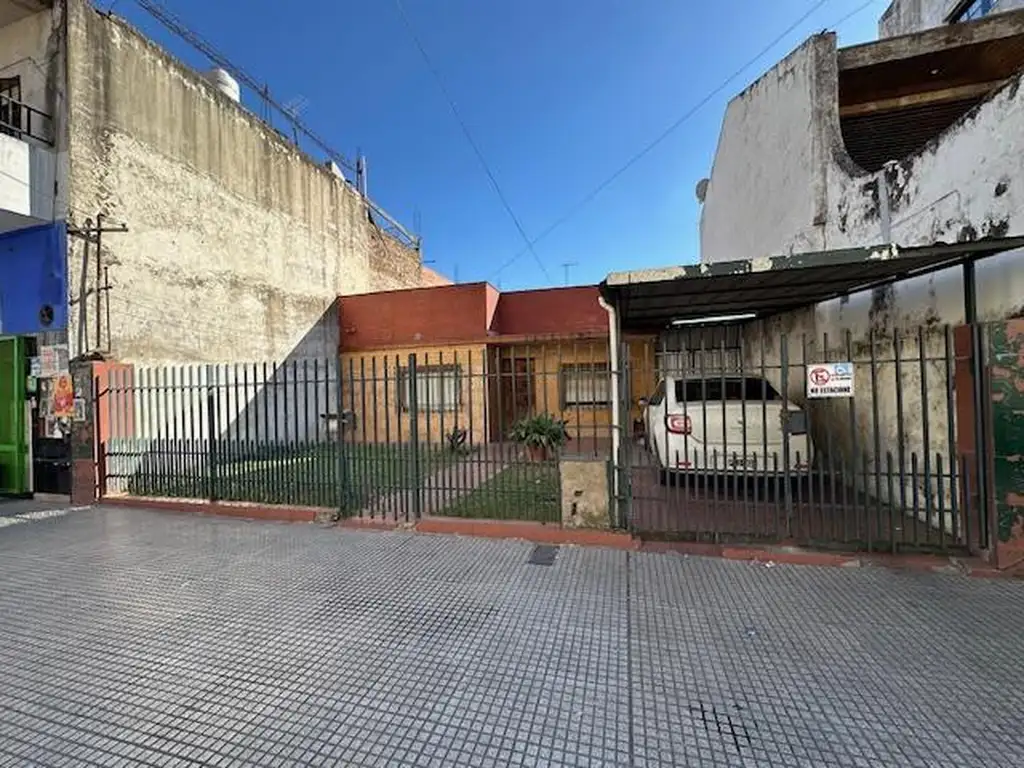 Casa en  venta en centro de G. de Laferrere