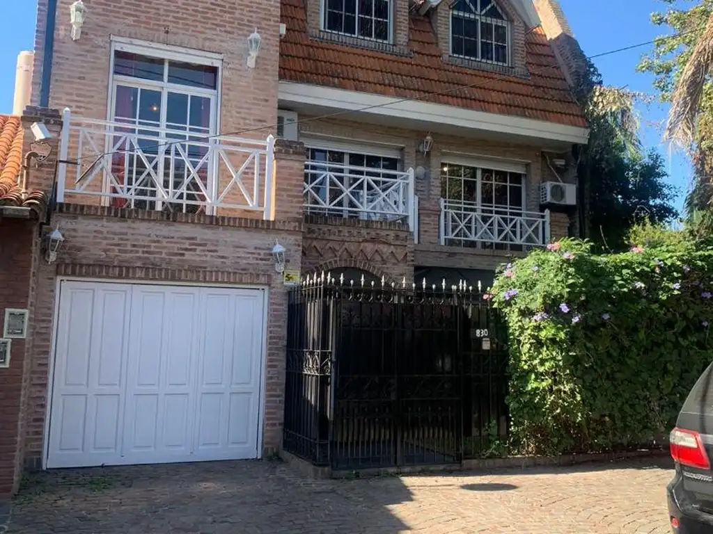 CASA EN EXCELENTE ZONA DE ACASSUSO