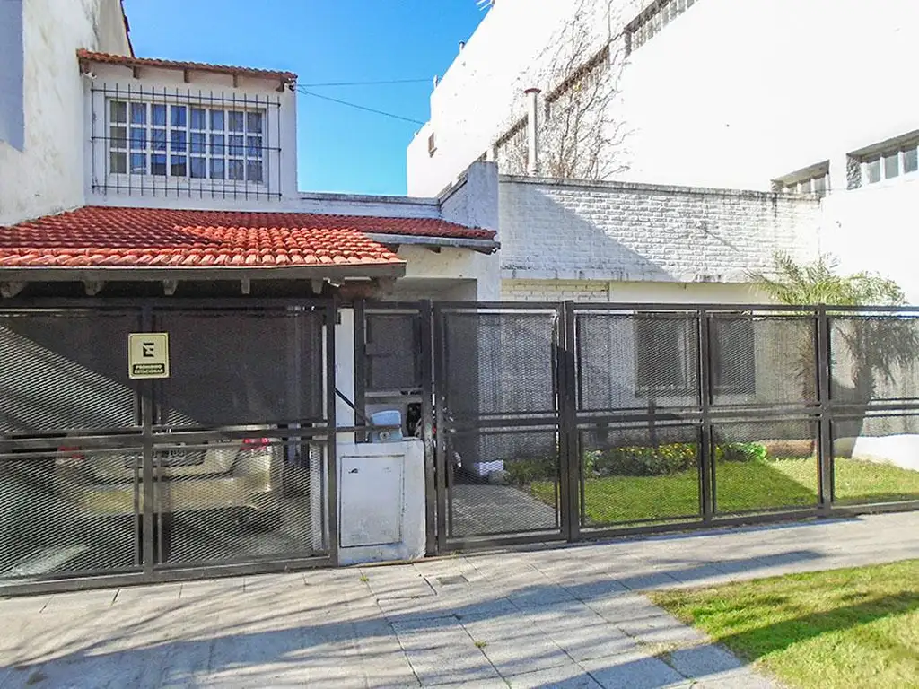 VENTA CASA 4 AMBIENTES EN MARTINEZ