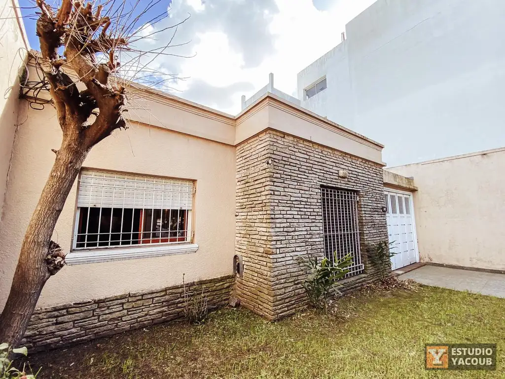 Casa en venta - 4 dormitorios 2 baños - Cocheras - 209mts2 - Tolosa, La Plata