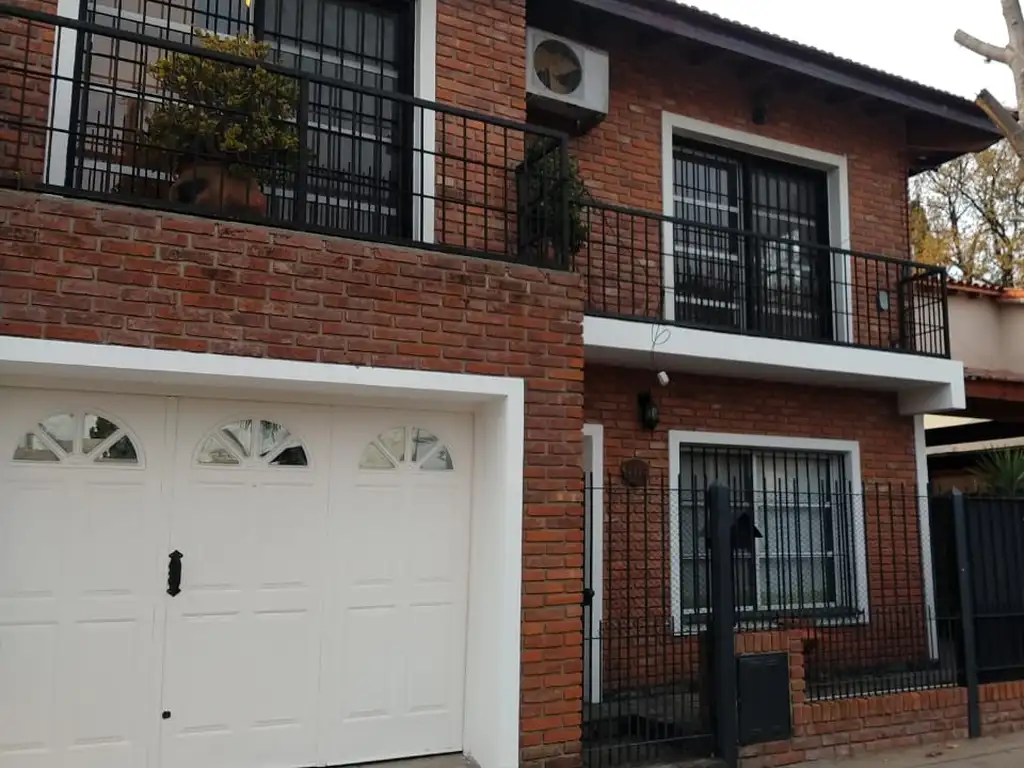 Dúplex 4 Ambientes con Cochera en Alquiler - Castelar Sur