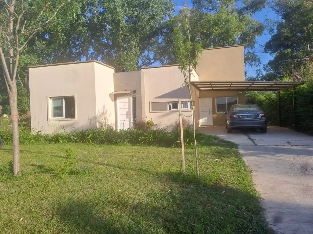 CASA DE 2 DORMITORIOS, COCHERA CUBIERTA EN LOTE ARBOLADO PROXIMO A LA ENTRADA A SAN RAMON