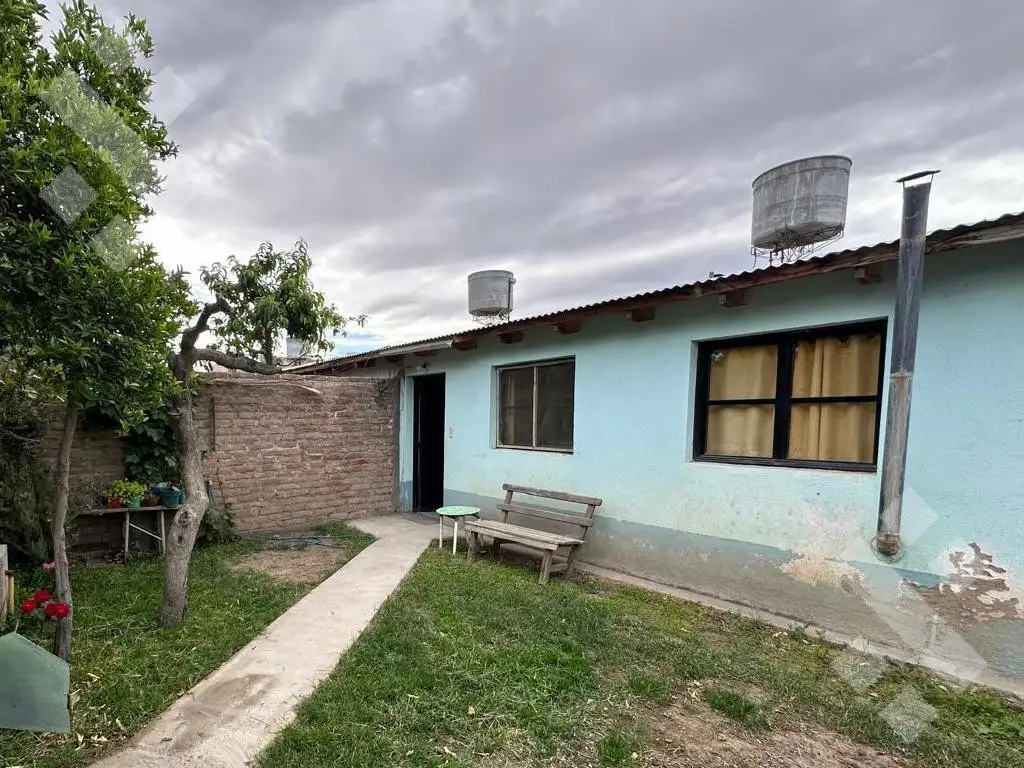 En venta, casa de 3 dormitorios en planta baja, Plottier.