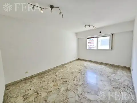 Venta de departamento 3 ambientes con balcón en Barracas