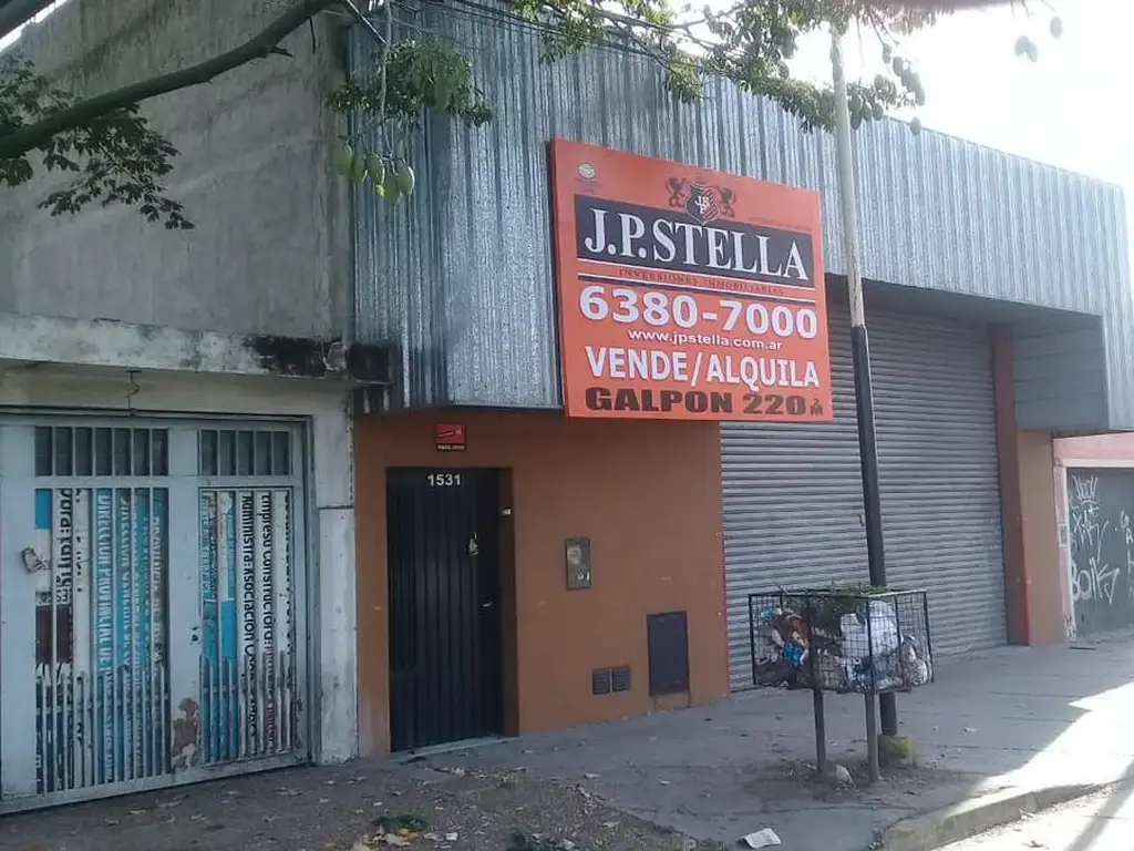 Galpón de losa 220 m² Cub, - 2 Baños - Oficina - Patio - Haedo